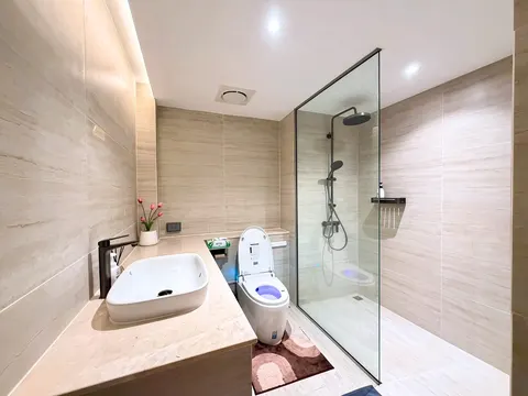 Asoke Place: Bathroom