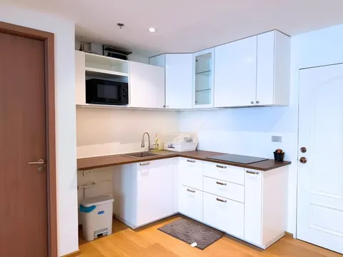 Asoke Place: Kitchen
