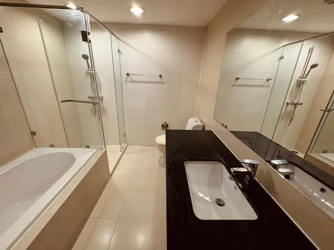 Belle Grand Rama 9: Bathroom