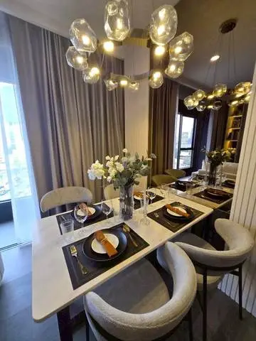 COCO PARC: Dining Table