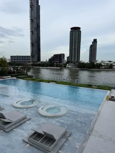 Chapter Charoennakhon-Riverside: Swimming Pool
