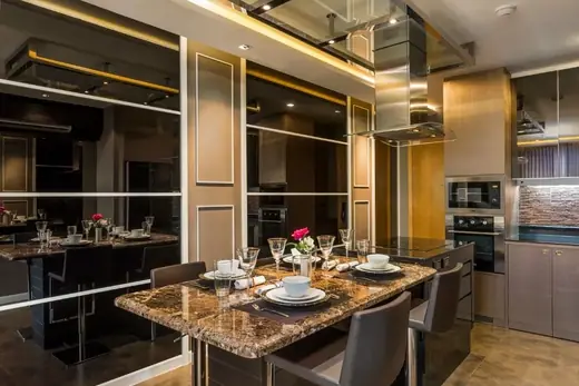 Circle Condominium: Kitchen