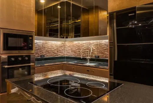 Circle Condominium: Kitchen