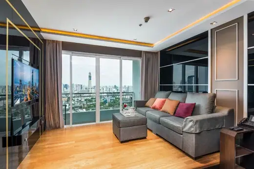 Circle Condominium: Living Room