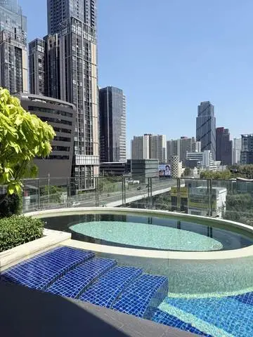 Condolette Midst Rama 9
