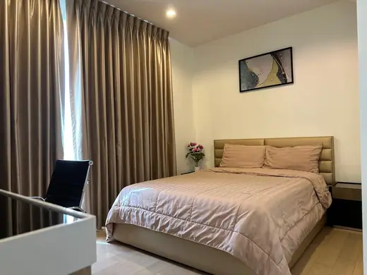 HQ by Sansiri Thonglor: Bedroom
