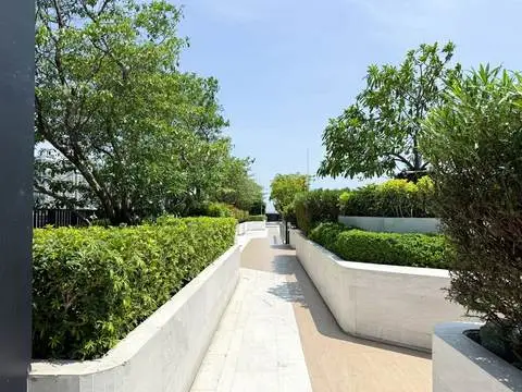 Ideo Mobi Sukhumvit 40: Main Photo