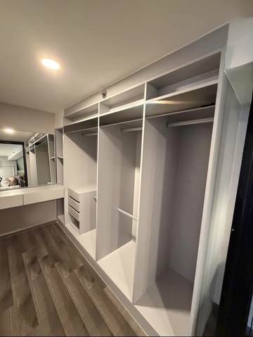 KnightsBridge Space Rama 9: Closet