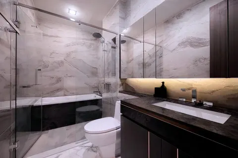 LAVIQ Sukhumvit 57: Bathroom