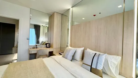 Life Asoke Rama 9: Bedroom