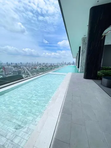 Life Rama 4-Asoke: Pool