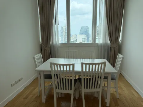 Millennium Residence @ Sukhumvit: Dining Table