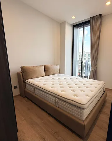 Noble Around Ari: Bedroom