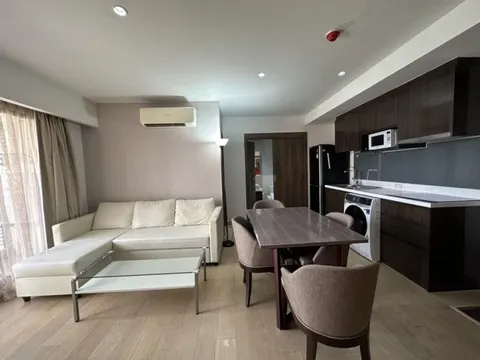 Runesu Thonglor: Main Photo