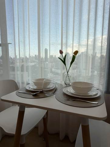 Siamese Residence Landmark @ MRTA: Dining Table