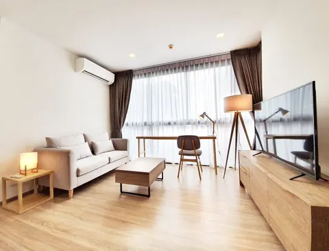 Taka Haus Ekamai 12: Living Room