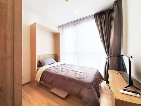 Taka Haus Ekamai 12: Bedroom