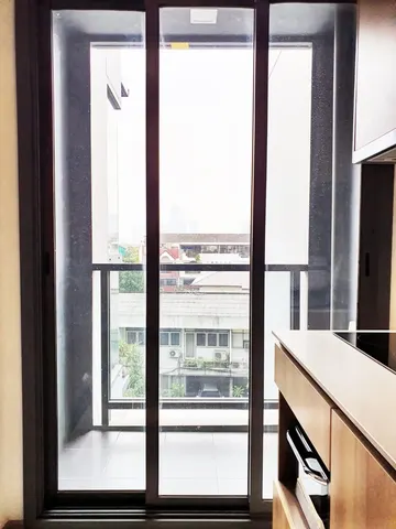 Taka Haus Ekamai 12