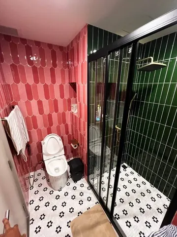The Base Phetchaburi–Thonglor: Bathroom