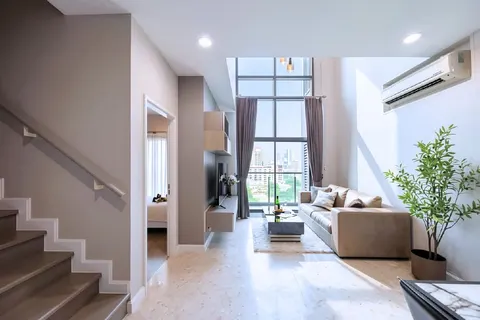 The Crest Sukhumvit 34: Living Room