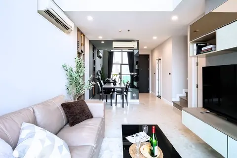 The Crest Sukhumvit 34: Living Room